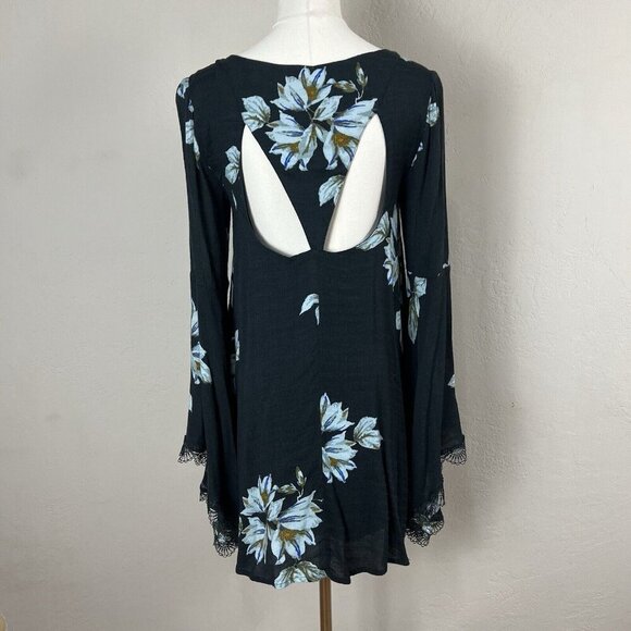 Free People Wanderer Mini Dress Gray Floral Cutout Long Bell Sleeve Lace Size XS - Picture 7 of 16
